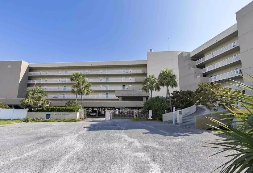 Palm Court Yacht Club #308