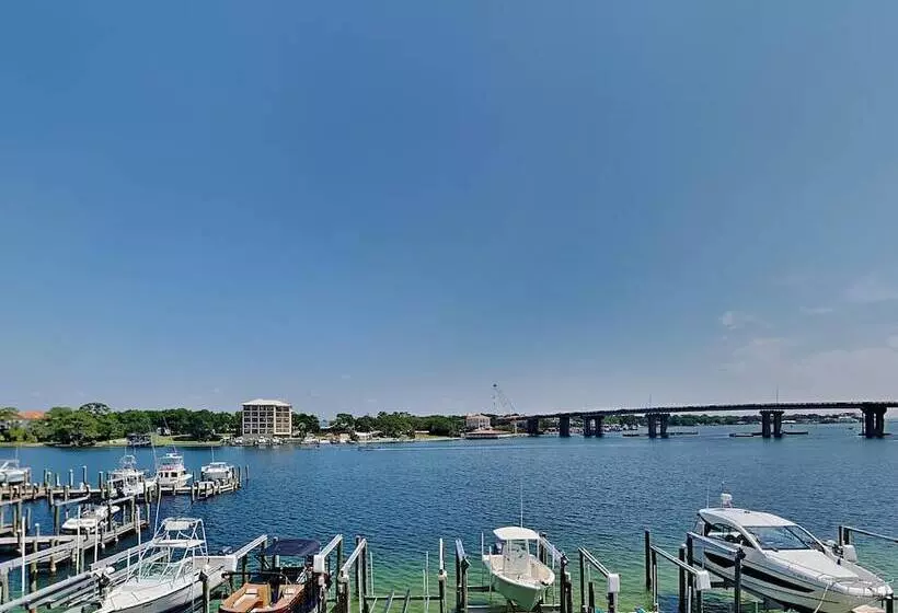 Palm Court Yacht Club #308