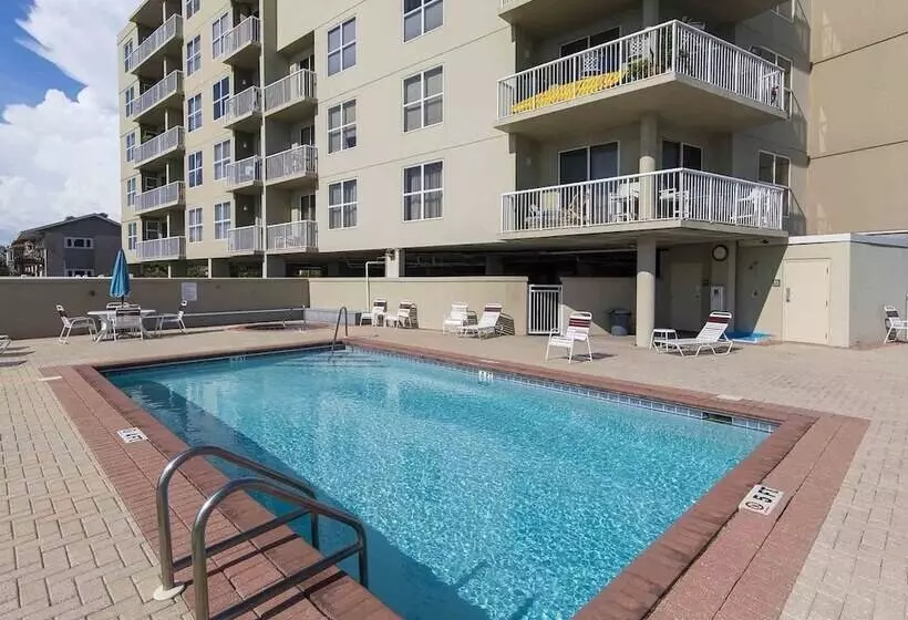 Palm Court Yacht Club #308