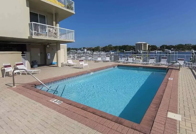 Palm Court Yacht Club #308