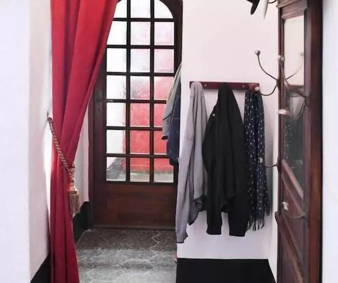 Aamiaismajoitus (B&B) La Cachette Du Comte