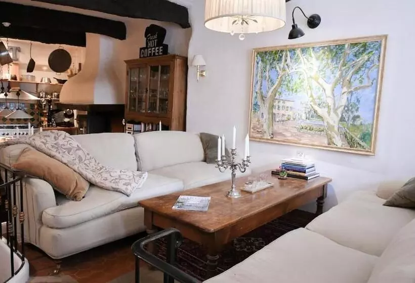 Aamiaismajoitus (B&B) La Cachette Du Comte