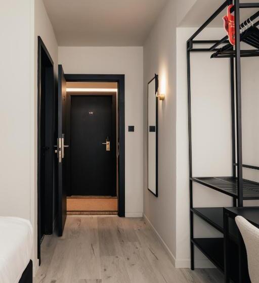 هتل Au Lit Des Ours