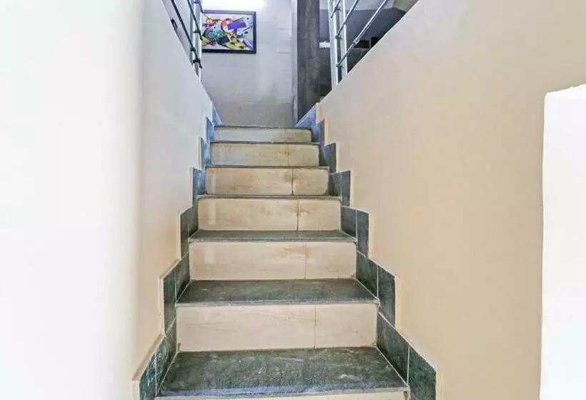 Hotelli Oyo Flagship 90120  Shaurya
