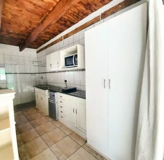 Kapselihotelli Greystones Self Catering Chalet 1