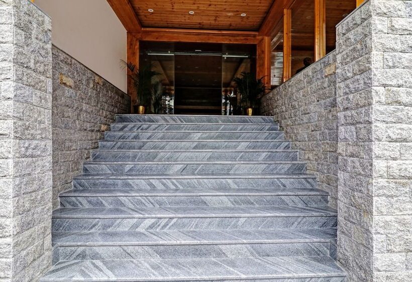 בית מלון כפרי Treebo Premium Sattva With Mountain View