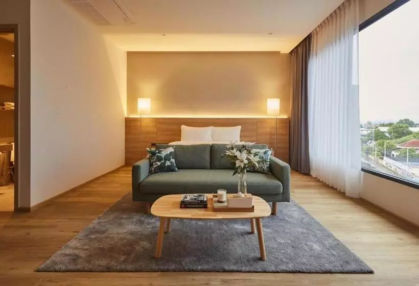 ホテル Wisma Ratchaburi