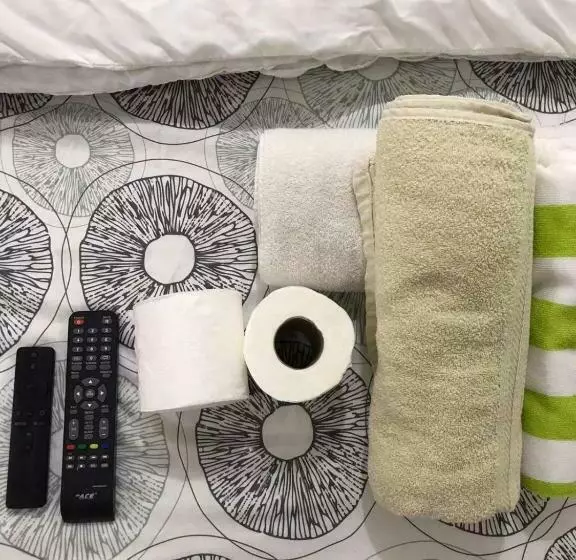 ユースホステル Che & James Female Guest House Colon, Cebu