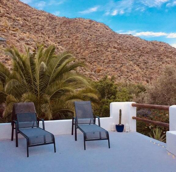 پانسیون Mill.space