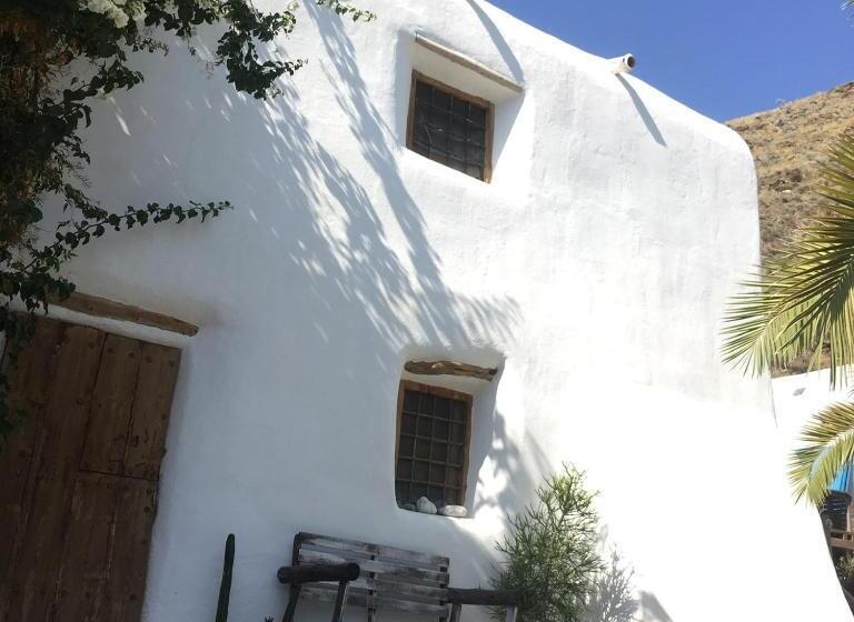 پانسیون Mill.space