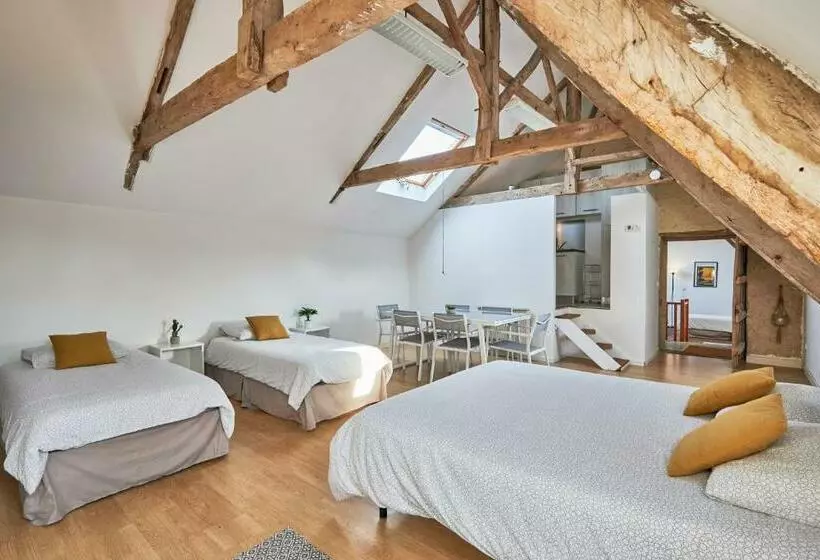 Aamiaismajoitus (B&B) Le Manoir Des Doyens Loft   Sleeps 8   Breakfast Included!