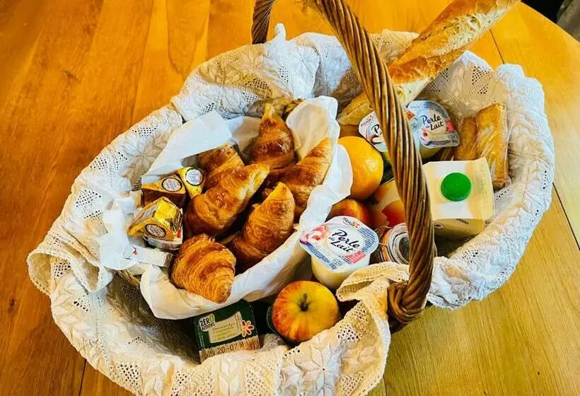 Aamiaismajoitus (B&B) Le Manoir Des Doyens Loft   Sleeps 8   Breakfast Included!