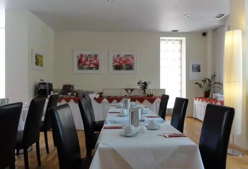 تختخواب و صبحانه Pension Zeitlos