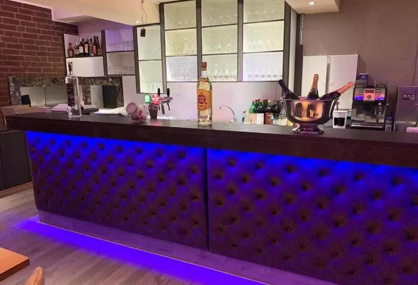 Отель Achilleon Iii