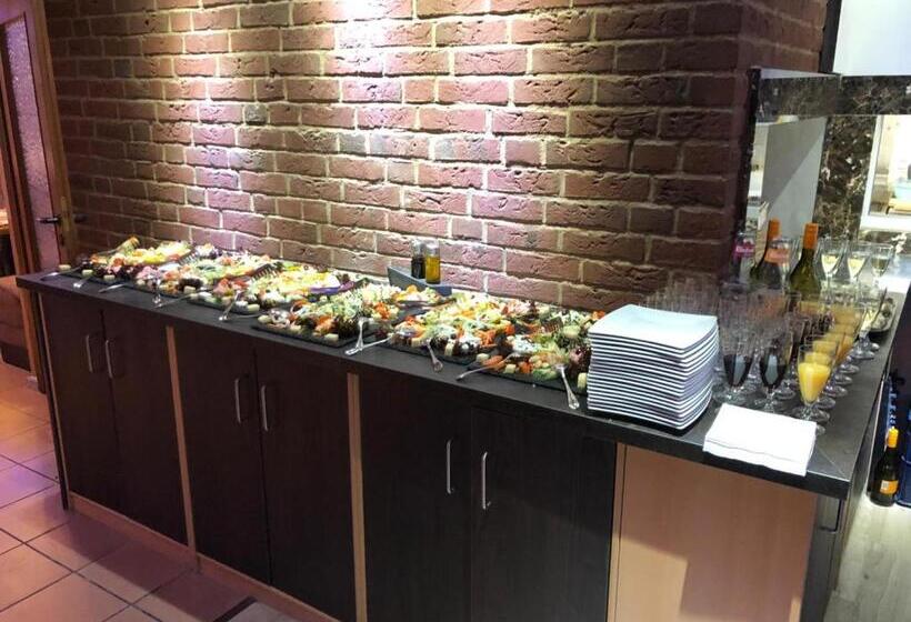 فندق Achilleon Iii