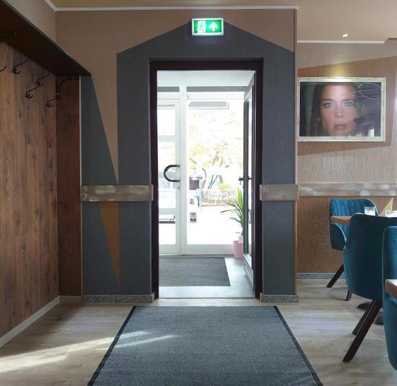 فندق Achilleon Iii