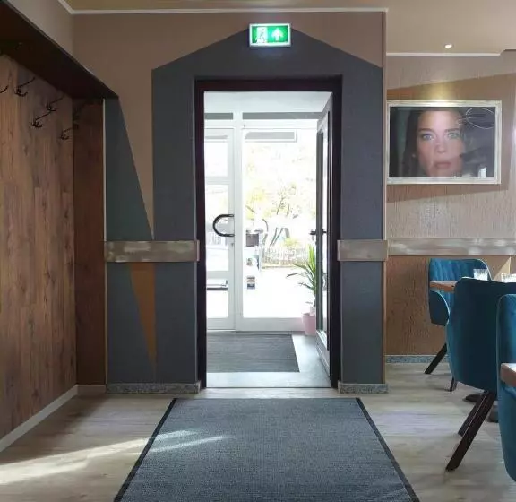 Отель Achilleon Iii