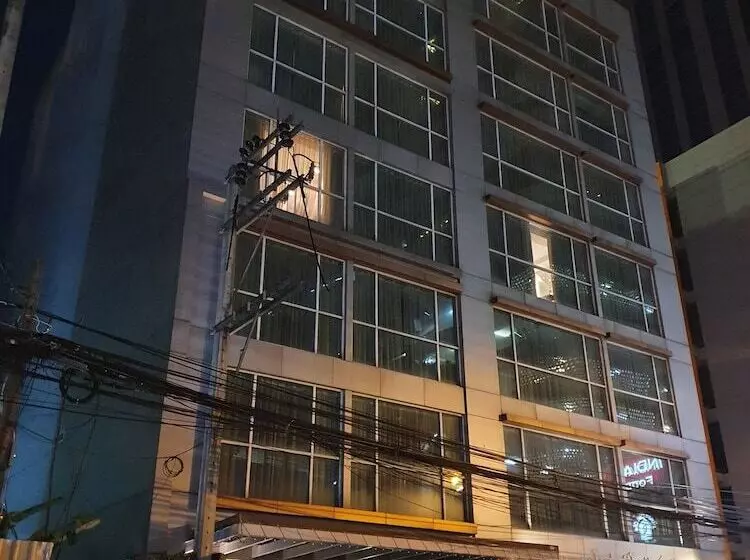 هتل Amora Neoluxe Suites