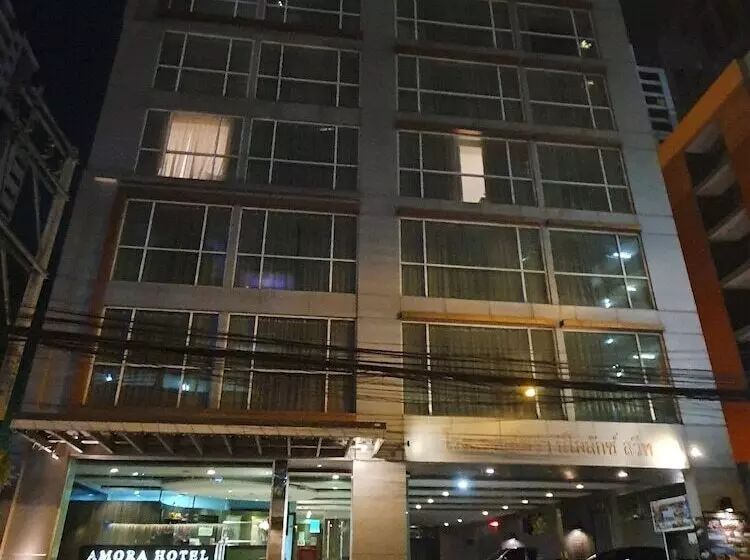 هتل Amora Neoluxe Suites