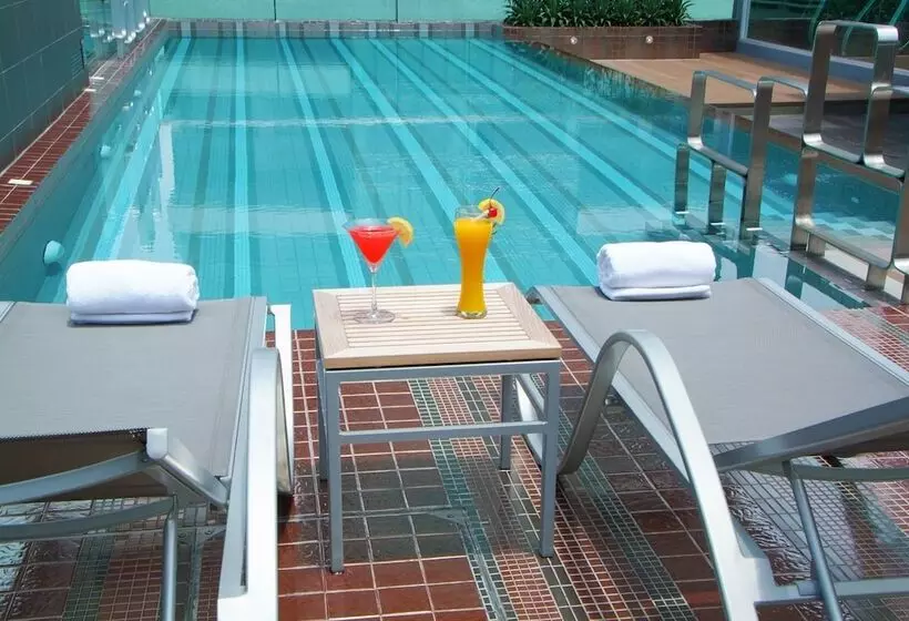 هتل Amora Neoluxe Suites