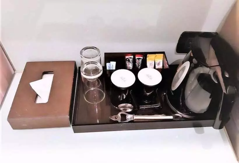 هتل Amora Neoluxe Suites