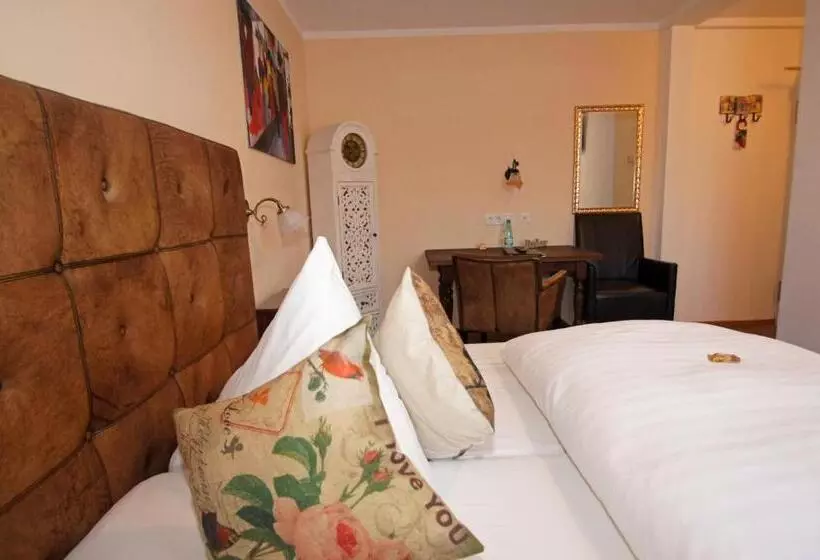 هتل Design Chapeau Noir 3 Sterne Superior