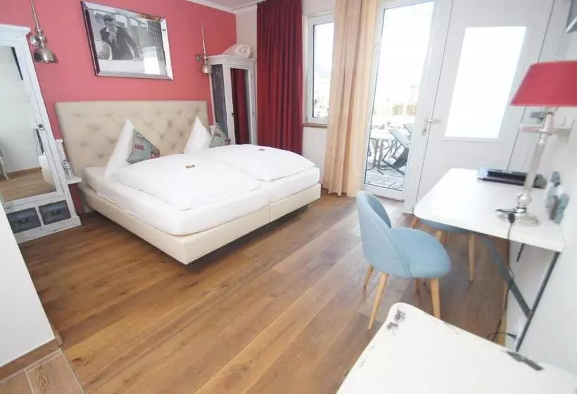 هتل Design Chapeau Noir 3 Sterne Superior