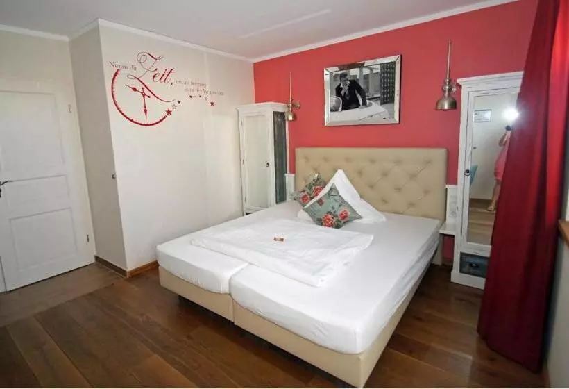 هتل Design Chapeau Noir 3 Sterne Superior