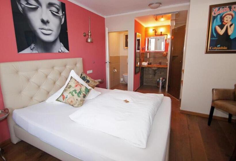 Отель Design Chapeau Noir 3 Sterne Superior