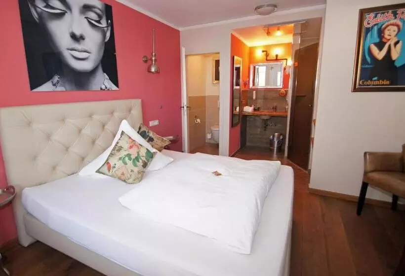 هتل Design Chapeau Noir 3 Sterne Superior