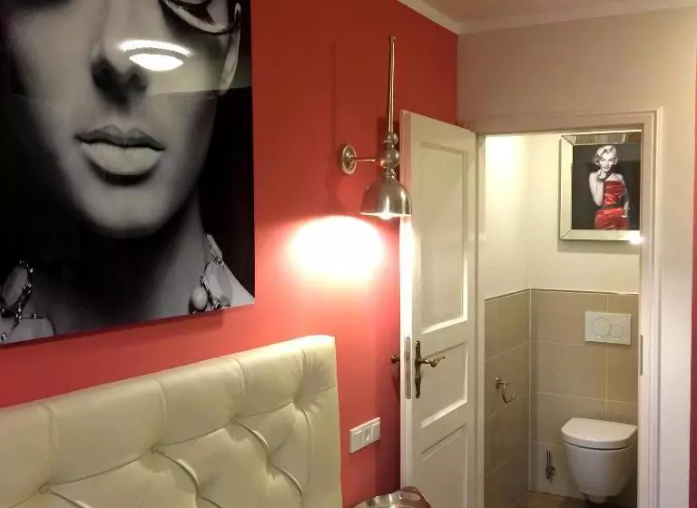 هتل Design Chapeau Noir 3 Sterne Superior