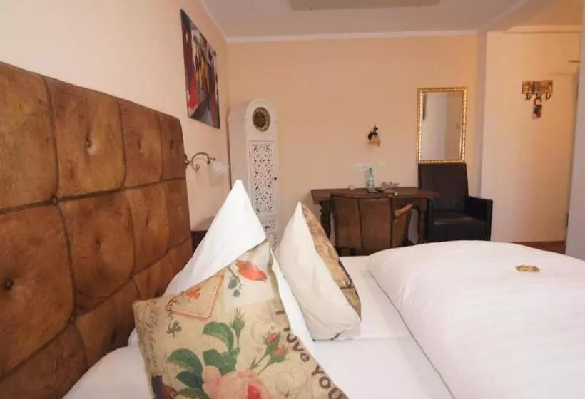 هتل Design Chapeau Noir 3 Sterne Superior