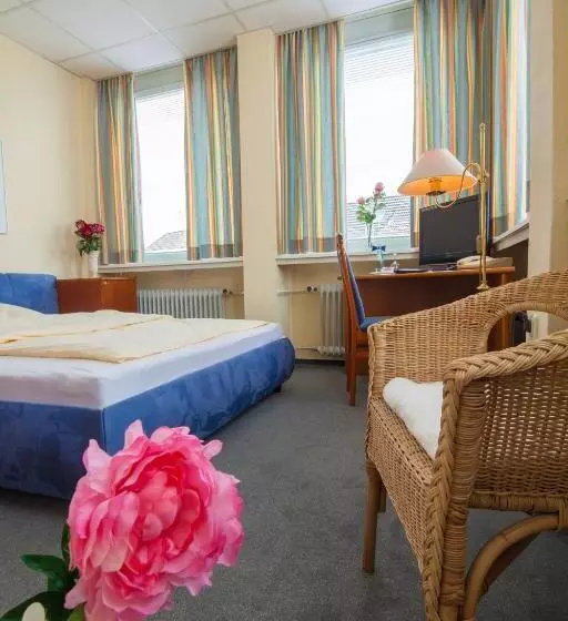 Отель Senator Marina