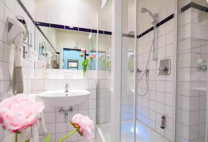 Отель Senator Marina