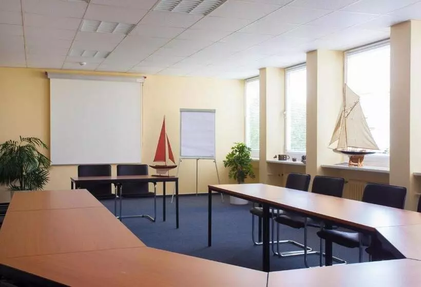 Отель Senator Marina