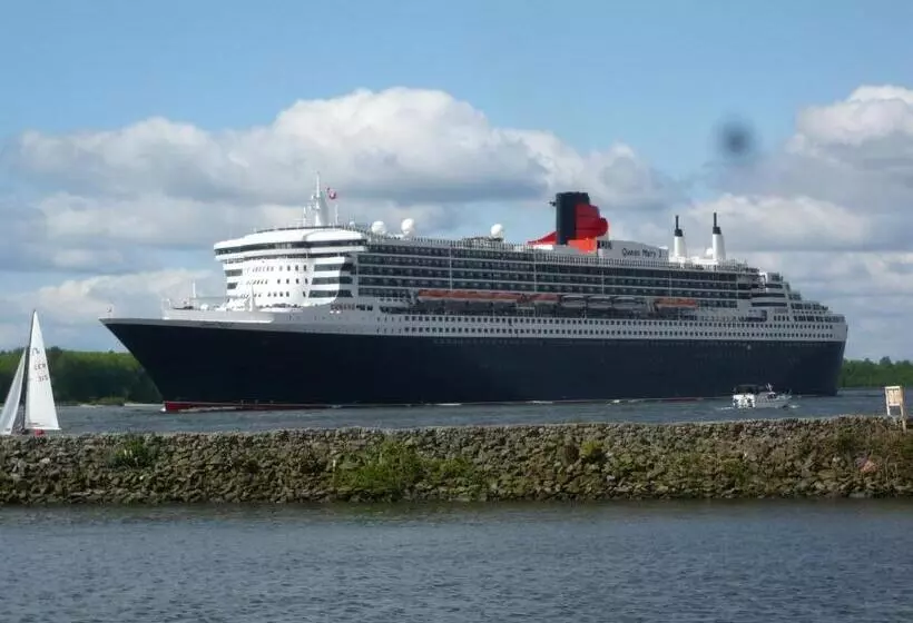 Отель Senator Marina