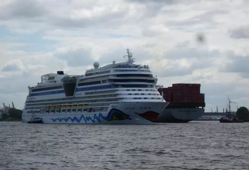 Отель Senator Marina