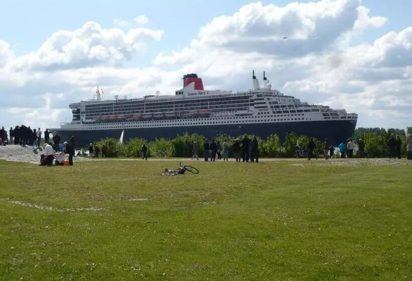 Отель Senator Marina