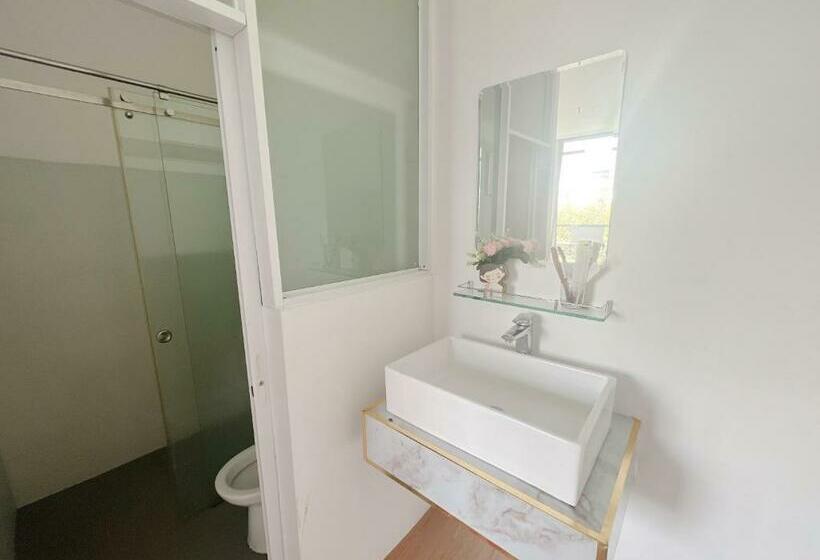 Phu Gia Hotel 193 Nguyen Thai Hoc