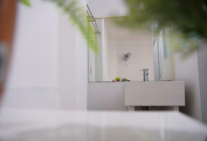 Phu Gia Hotel 193 Nguyen Thai Hoc