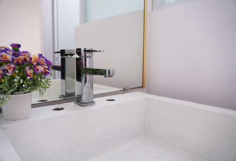 Phu Gia Hotel 193 Nguyen Thai Hoc