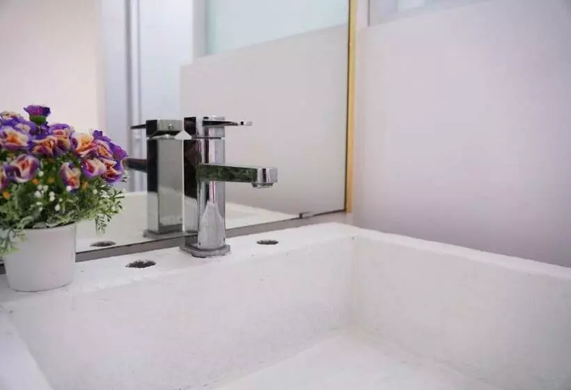 Phu Gia Hotel 193 Nguyen Thai Hoc