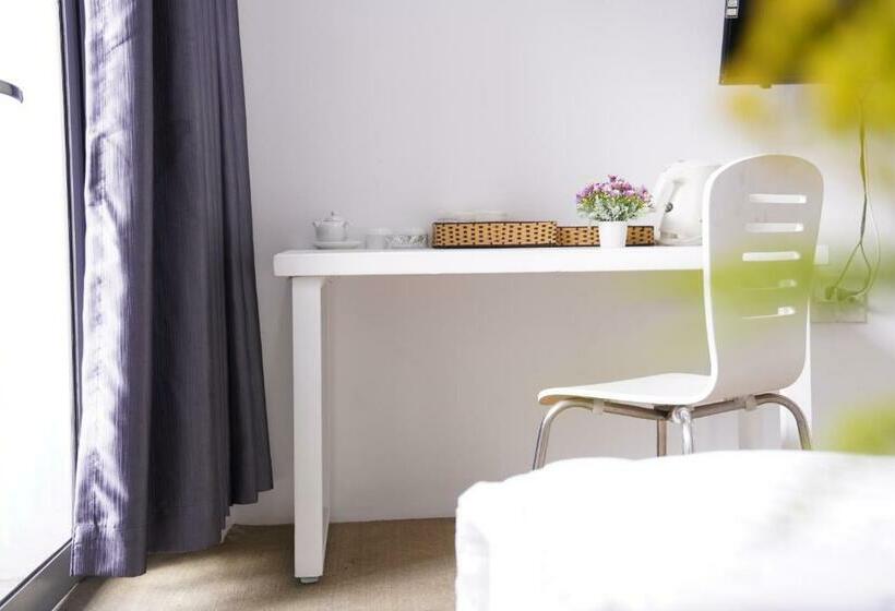 Phu Gia Hotel 193 Nguyen Thai Hoc