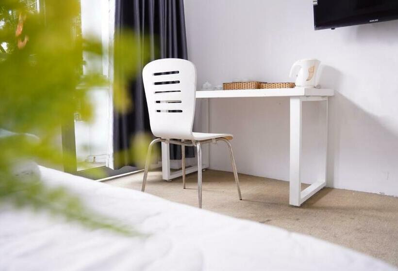 Phu Gia Hotel 193 Nguyen Thai Hoc