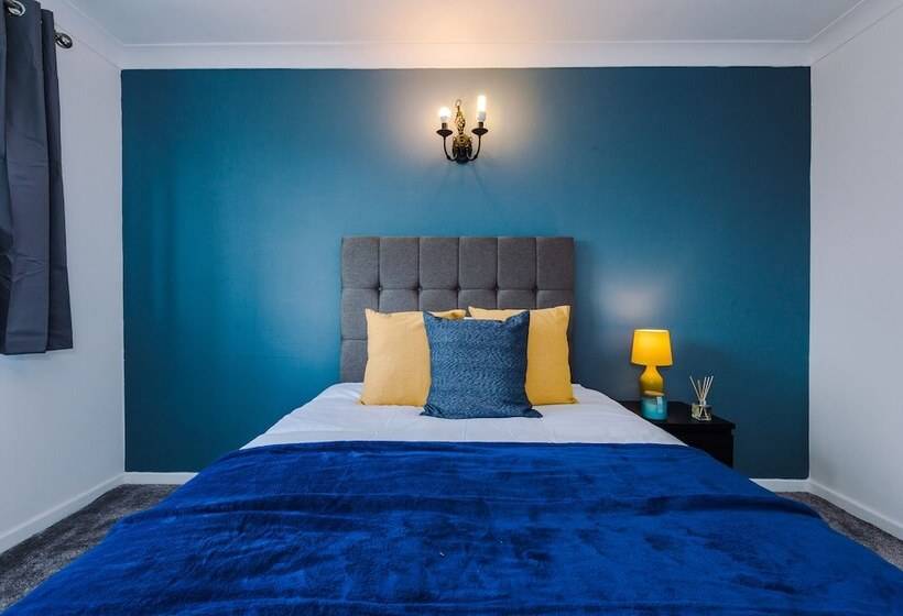 Family Friendly 3 Bed Home Free Parking On Site