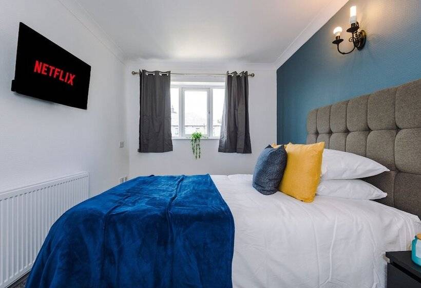 Family Friendly 3 Bed Home Free Parking On Site