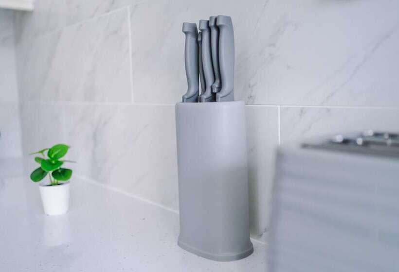 Family Friendly 3 Bed Home Free Parking On Site