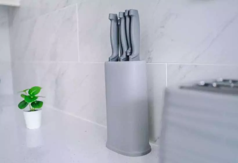 Family Friendly 3 Bed Home Free Parking On Site