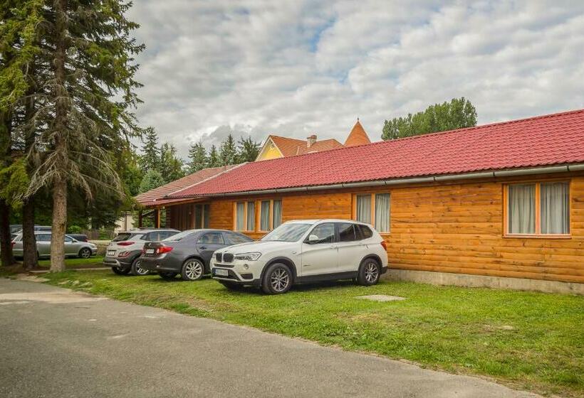 ペンション Lipicai Ifjúsági Szálló