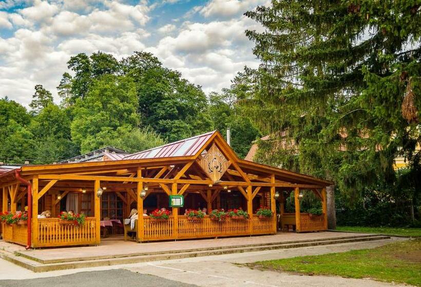 ペンション Lipicai Ifjúsági Szálló